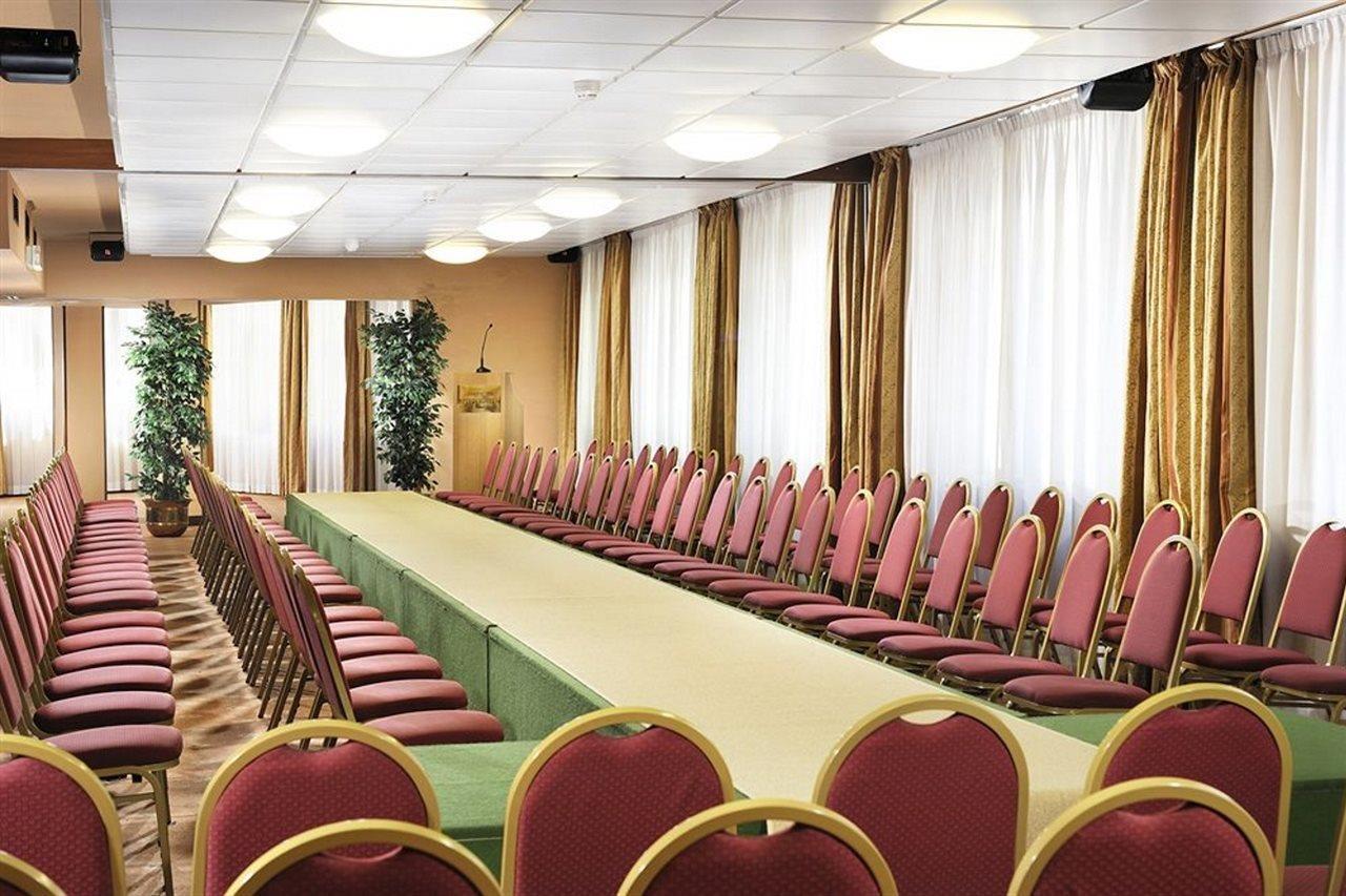 Hotell Beverly Hills 4*
